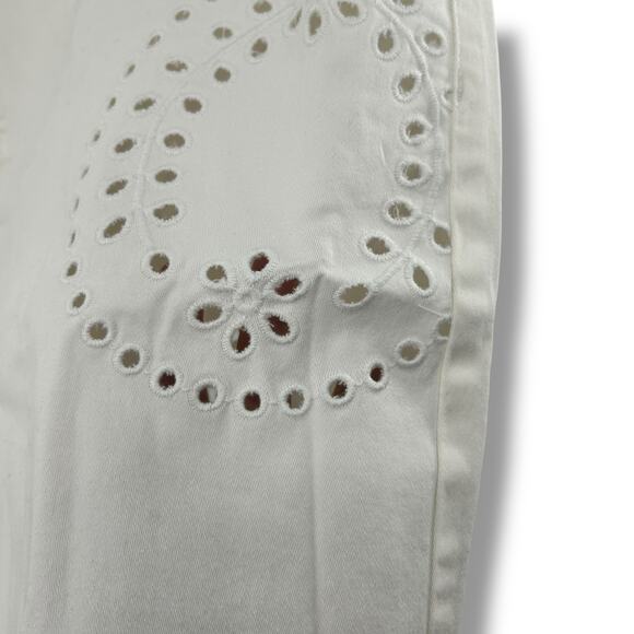 NEW Venus White Eyelet Shorts Size 20 Cut Out Beachy Summer Bermuda Frayed Hem - Picture 3 of 7